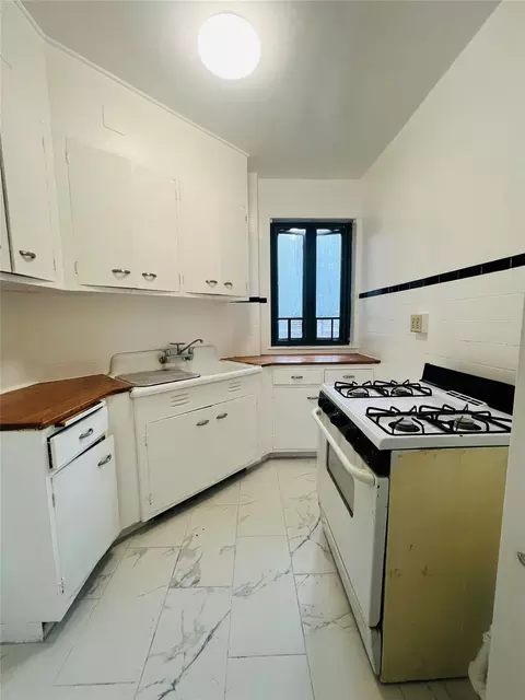 1566 Unionport Rd #1A, New York, NY 10462