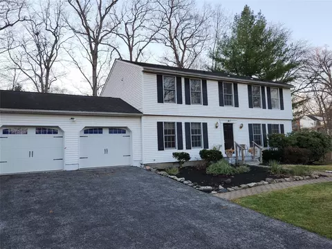 39 Meadow St, Newburgh, NY 12550