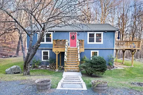 62 Hawleys Corners Rd, Lloyd, NY 12528