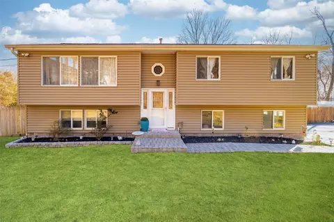 340 N Liberty Dr, Tomkins Cove, NY 10986
