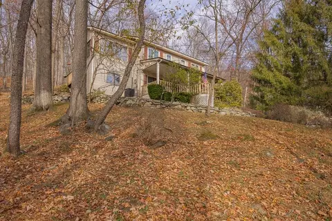 13 Locust Ln, Highlands, NY 10922