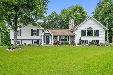 6 Meadow Lark Ln, Bedford, NY 10506