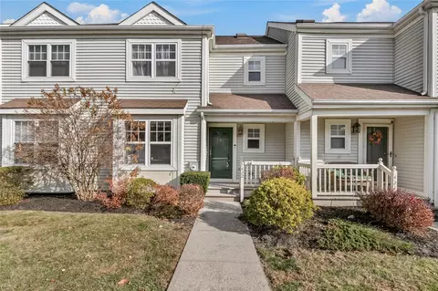 422 Cornwall Meadows Ln, Patterson, NY 12563