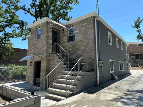 3653 Marolla Pl, New York, NY 10466