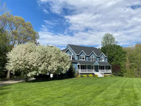 9 Applebee Farm Rd, Cortlandt, NY 10520