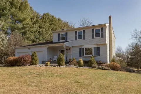 8 Old Cross Rd, Warwick, NY 10990