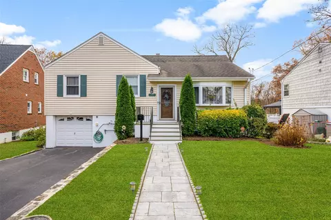1307 Raleigh Rd, Mamaroneck, NY 10543