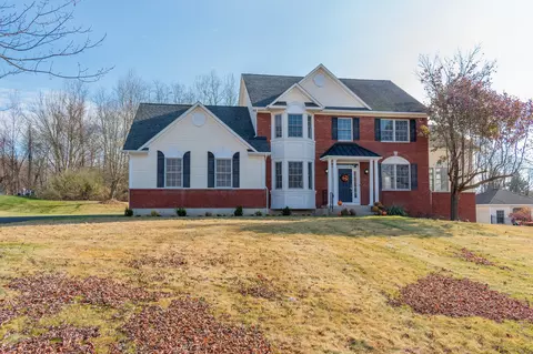 13 Dunham Ct, East Fishkill, NY 12533