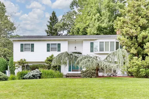 7 Jockey Ln, Clarkstown, NY 10956