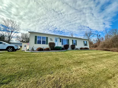 57 Brittany Ter, Rock Tavern, NY 12575