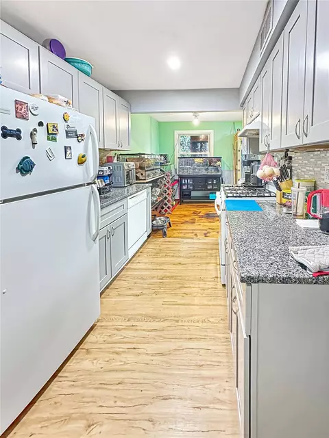 75 New Holland Vlg, Clarkstown, NY 10954