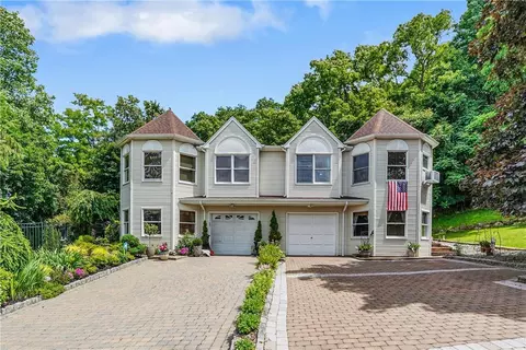 72 Hillside Ave, Haverstraw, NY 10927