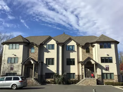 11 Warren Ct #214, Ramapo, NY 10952