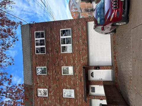 315 E 239th St, New York, NY 10470