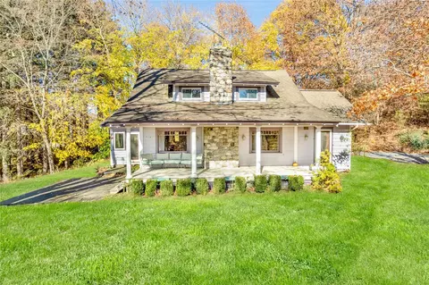 24 Sheridan Dr, Pawling, NY 12564