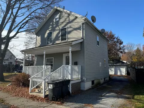 10 Seely St, Walden, NY 12586