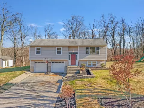 268 Forest Valley Rd, Pleasant Valley, NY 12569