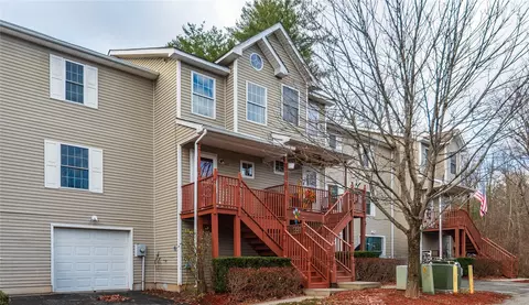 306 Mountain View Ln, Ellenville, NY 12428