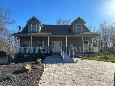 24 Fox Hill Rd, Wallkill, NY 12589