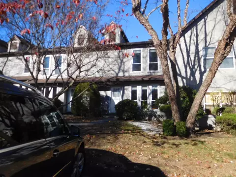 19 Villa Dr #19, Peekskill, NY 10566