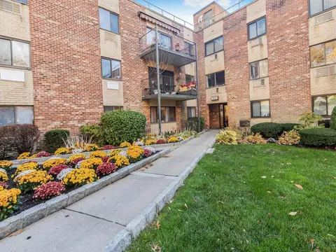 117 Dehaven Dr #242, Yonkers, NY 10703