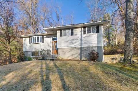 13 Minkel Rd, Ossining, NY 10562