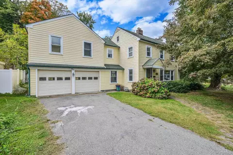 30 Violet Pl, Rhinebeck, NY 12572