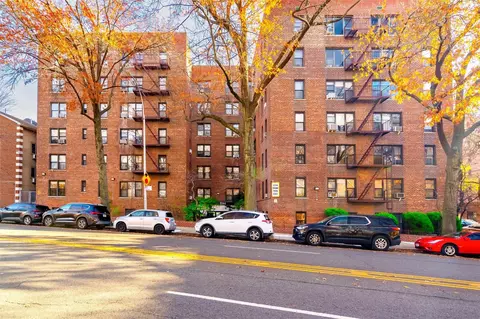 2244 Bronx Park E #2F, New York, NY 10467