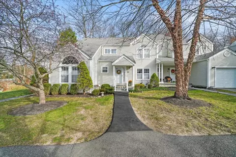 112 Quail Ct, Yorktown, NY 10598