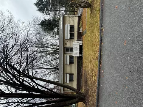 17 Leisure Ln, Hyde Park, NY 12538