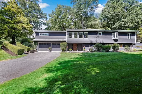 1 Harriet Ln, Lewisboro, NY 10526
