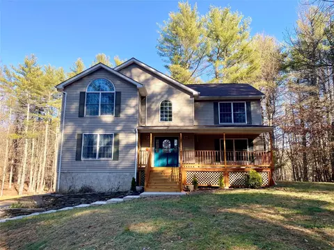 186 Creek Rd, Pleasant Valley, NY 12569