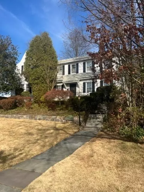 52 Laurel Pl, New Rochelle, NY 10801