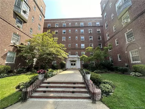 17506 Devonshire Blvd #4C, Jamaica, NY 11432