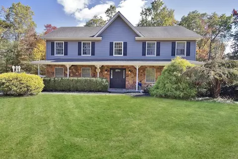 11 Tramquill Ave, Clarkstown, NY 10989