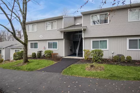 148 Flintlock Way #E, Yorktown, NY 10598