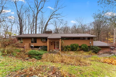 7 Out Post Rd, Lewisboro, NY 10536