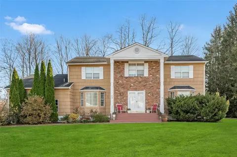 247 Country Ridge Rd, Scarsdale, NY 10583