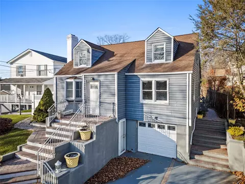 6 May St, Huntington Station, NY 11746