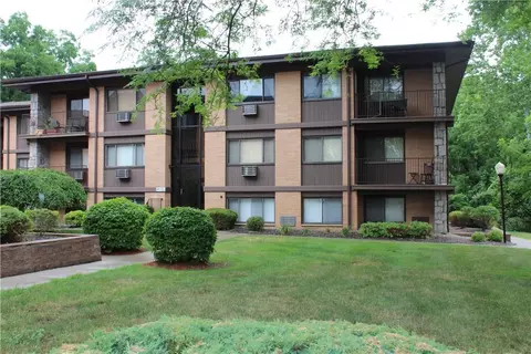 10 Oakwood Ter #112, New Windsor, NY 12553
