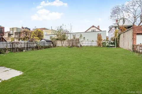 967 E 226th St, New York, NY 10466