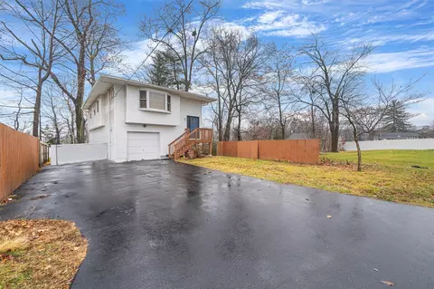 30 E Charles St, Clarkstown, NY 10954