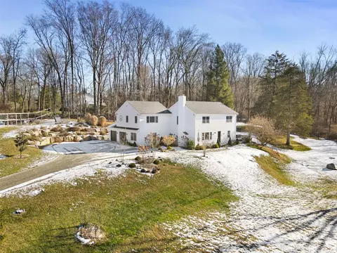 30 Schoolhouse Rd, Lewisboro, NY 10597