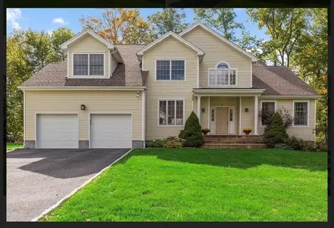 44 Loomis Dr, Baldwin Place, NY 10505
