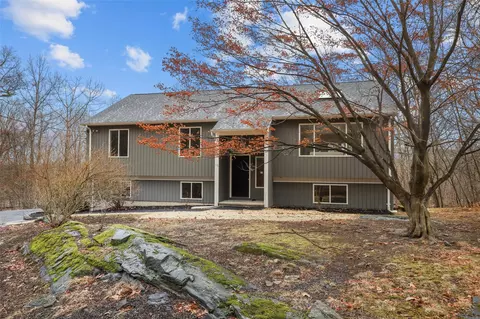 15 Jackson Rd, Mahopac, NY 10541