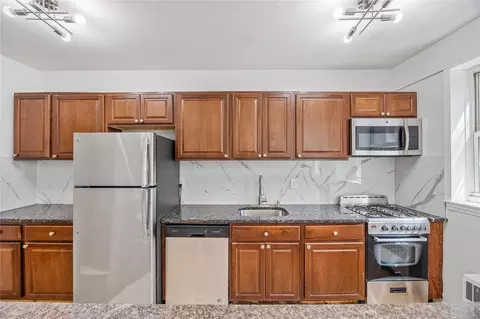 220 Pelham Rd #1B, New Rochelle, NY 10805
