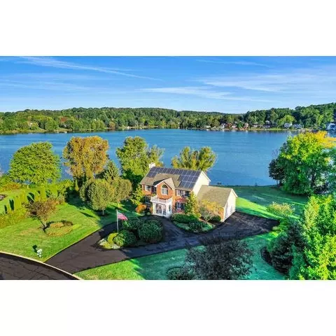 50 Waterview Ter, New Windsor, NY 12553