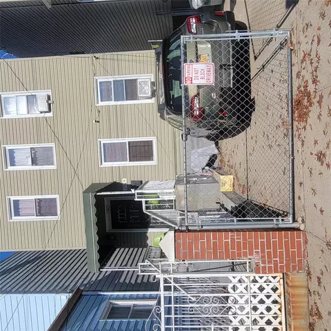 2519 Poplar St, New York, NY 10461