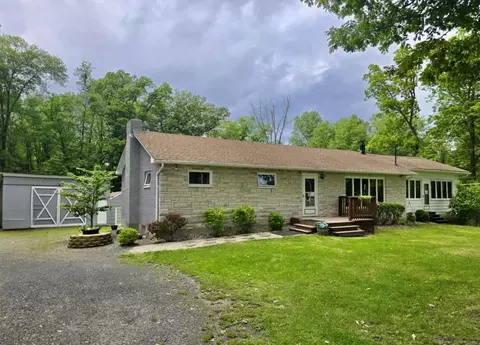 7 Red Top Rd, Shawangunk, NY 12589