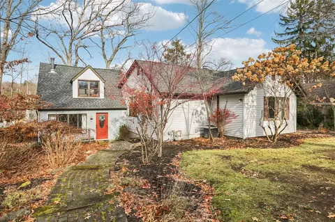 31 Lake Dr, Clarkstown, NY 10956